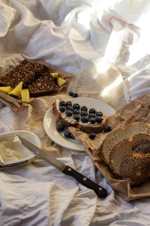 Kostenloses Stock Foto zu beeren, blaubeeren, brot