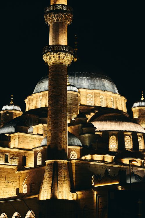 Free A beautifully lit mosque showcasing Ottoman architecture under the night sky in Istanbul. Stock Photo