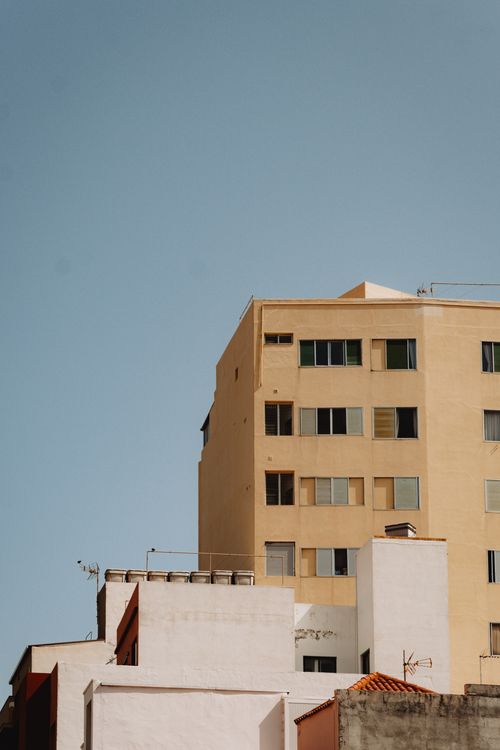 Free Minimalist view of a modern residential building in San Sebastián, La Gomera, under a clear blue sky. Stock Photo