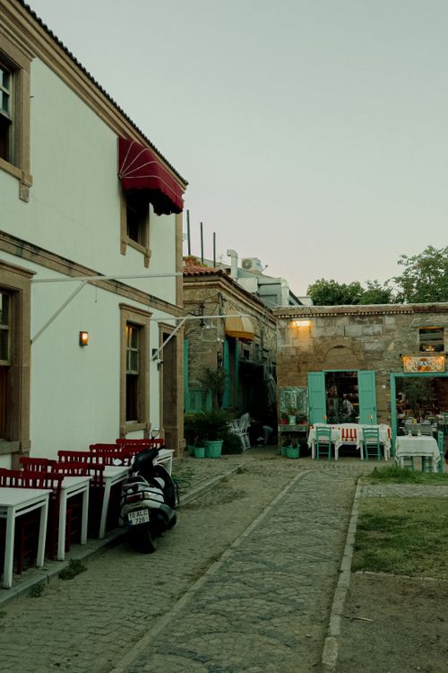 Free Cozy outdoor café with rustic charm in Balıkesir, showcasing classic architecture. Stock Photo