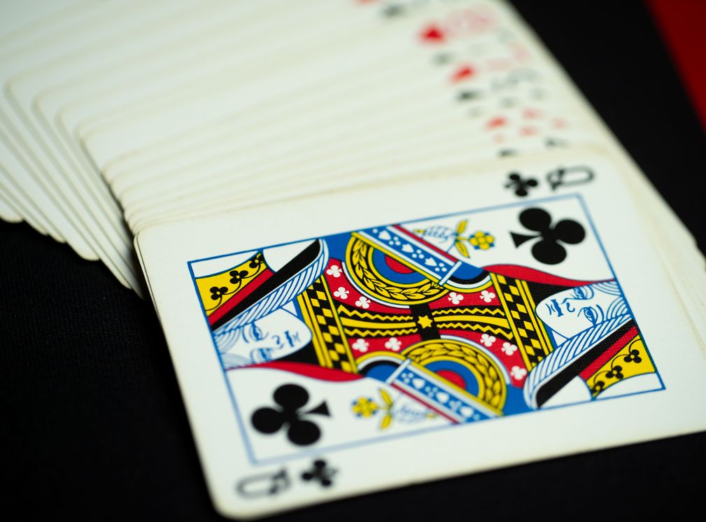 Online Casino: Spielautomaten und Live-Spiele im Überblick
