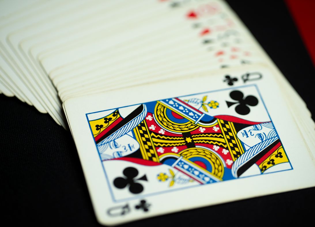 Online Casino: Spielautomaten und Live-Spiele im Überblick