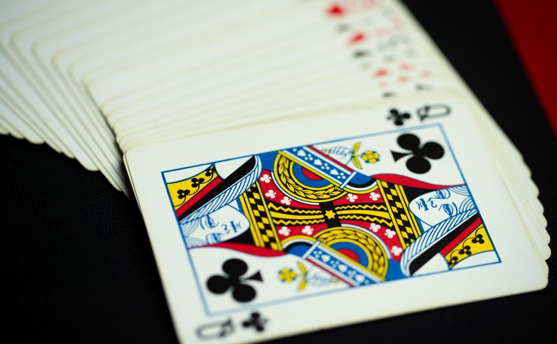 Online Casino: Spielautomaten und Live-Spiele im Überblick