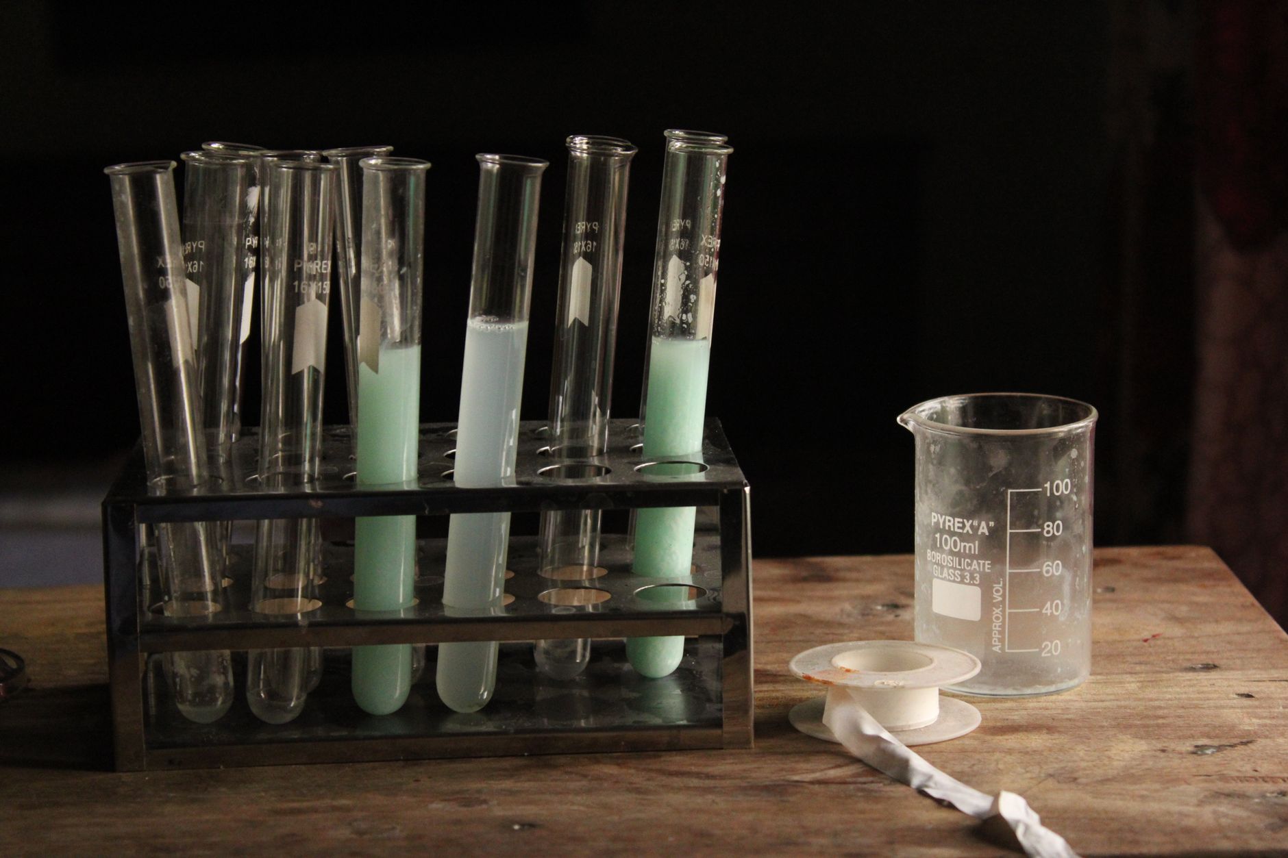 The Chemical Breakdown: Systemic vs. Contact Killing
