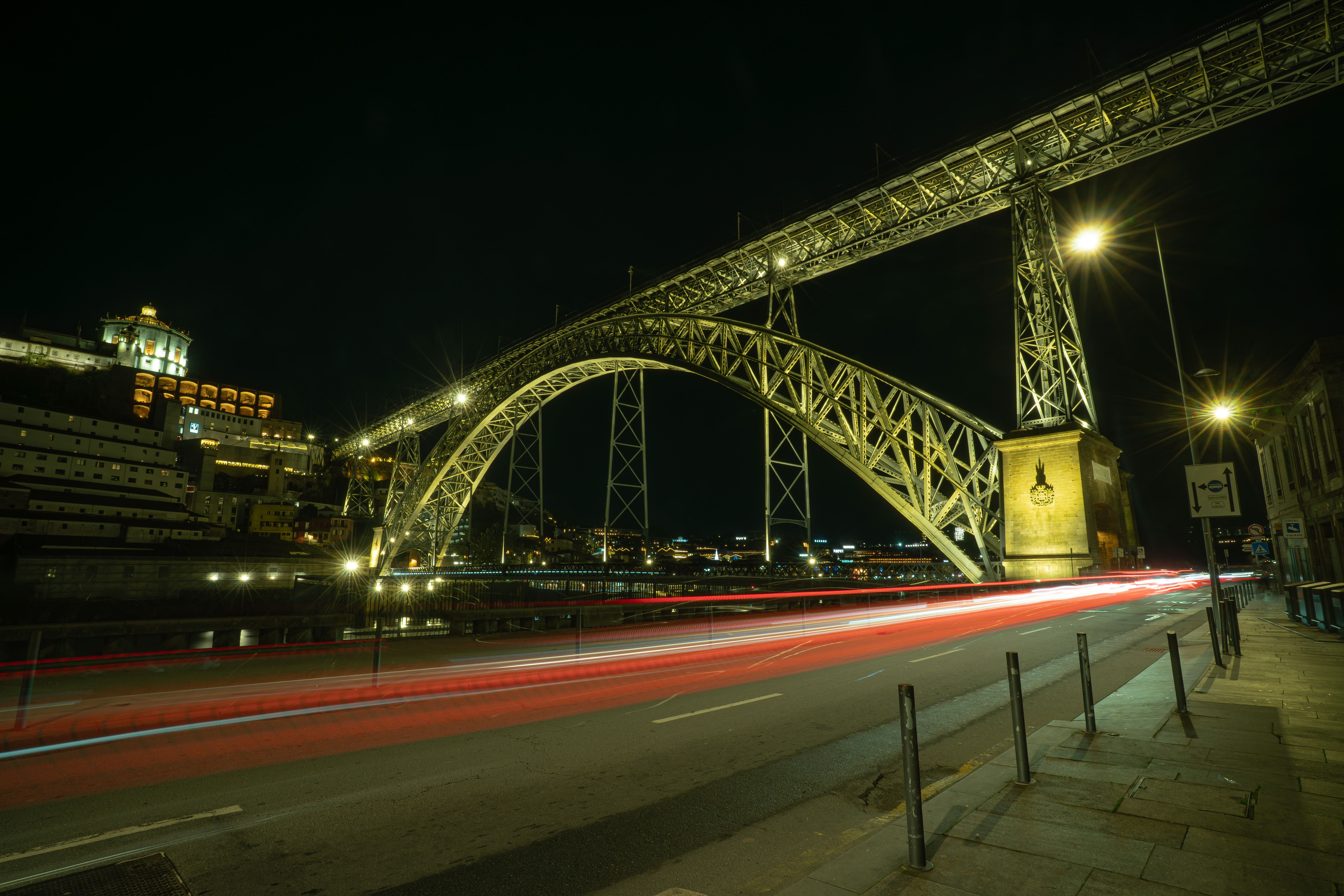 Ponte Dom Luís no Porto ao entardecer