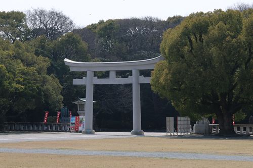 Free Tranquil scene of a traditional Torii gate surrounded by dense greenery in a peaceful park. Stock Photo