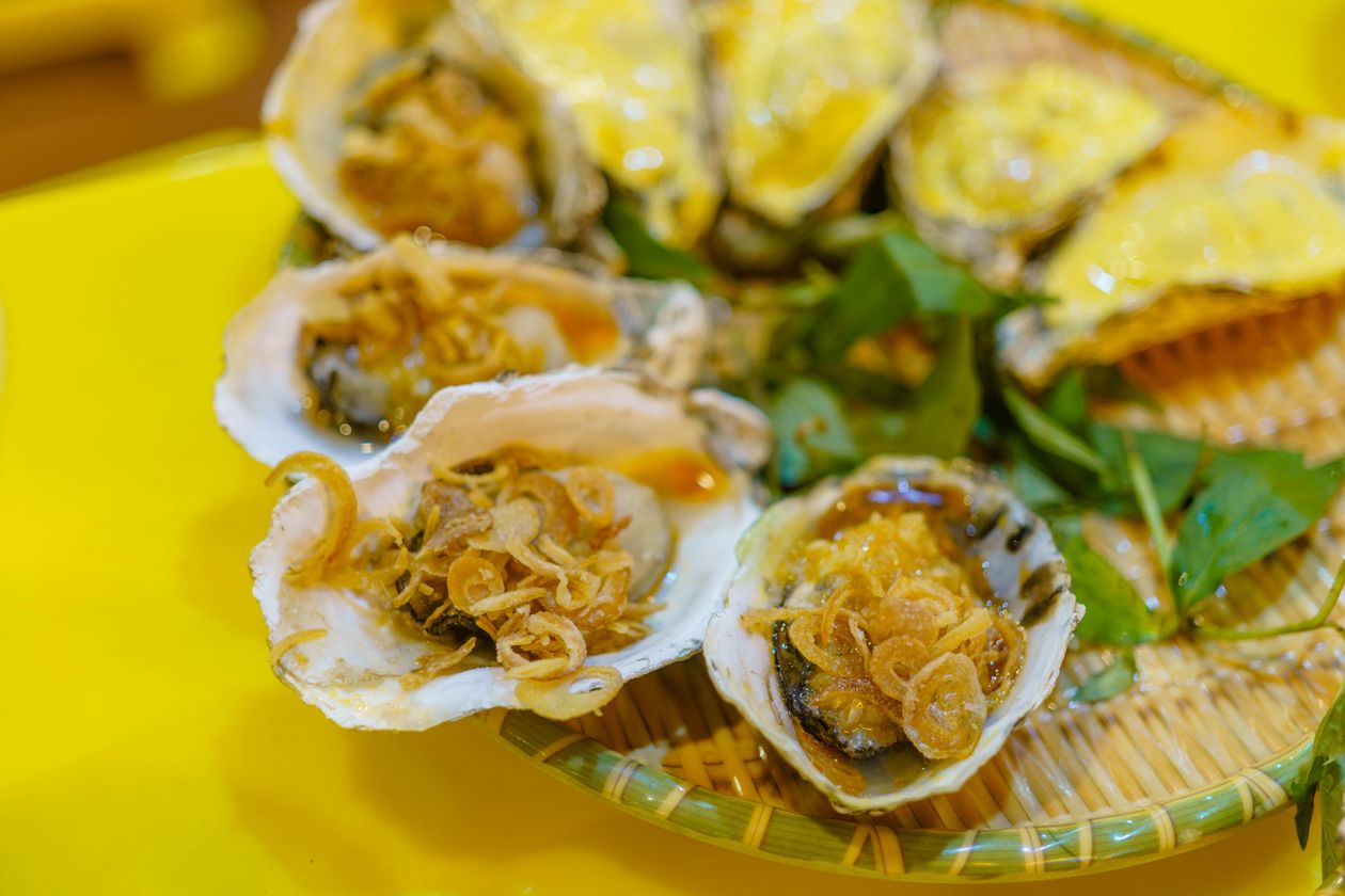 Hàu nướng mỡ hành vàng thơm rắc hành phi