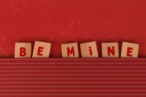 Free Red-themed Valentine's Day image with 'Be Mine' wooden tiles, perfect for romantic occasions. Stock Photo
