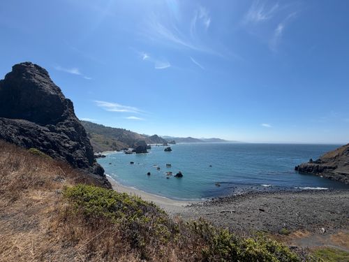 Free Beautiful wide-angle view of Oregon's rocky coast, highlighting the dramatic cliffs and clear blue sea. Stock Photo