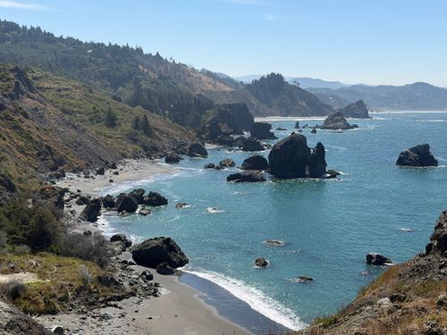 Free Beautiful view of Oregon's rugged coastline with rocky beaches and clear blue waters. Stock Photo