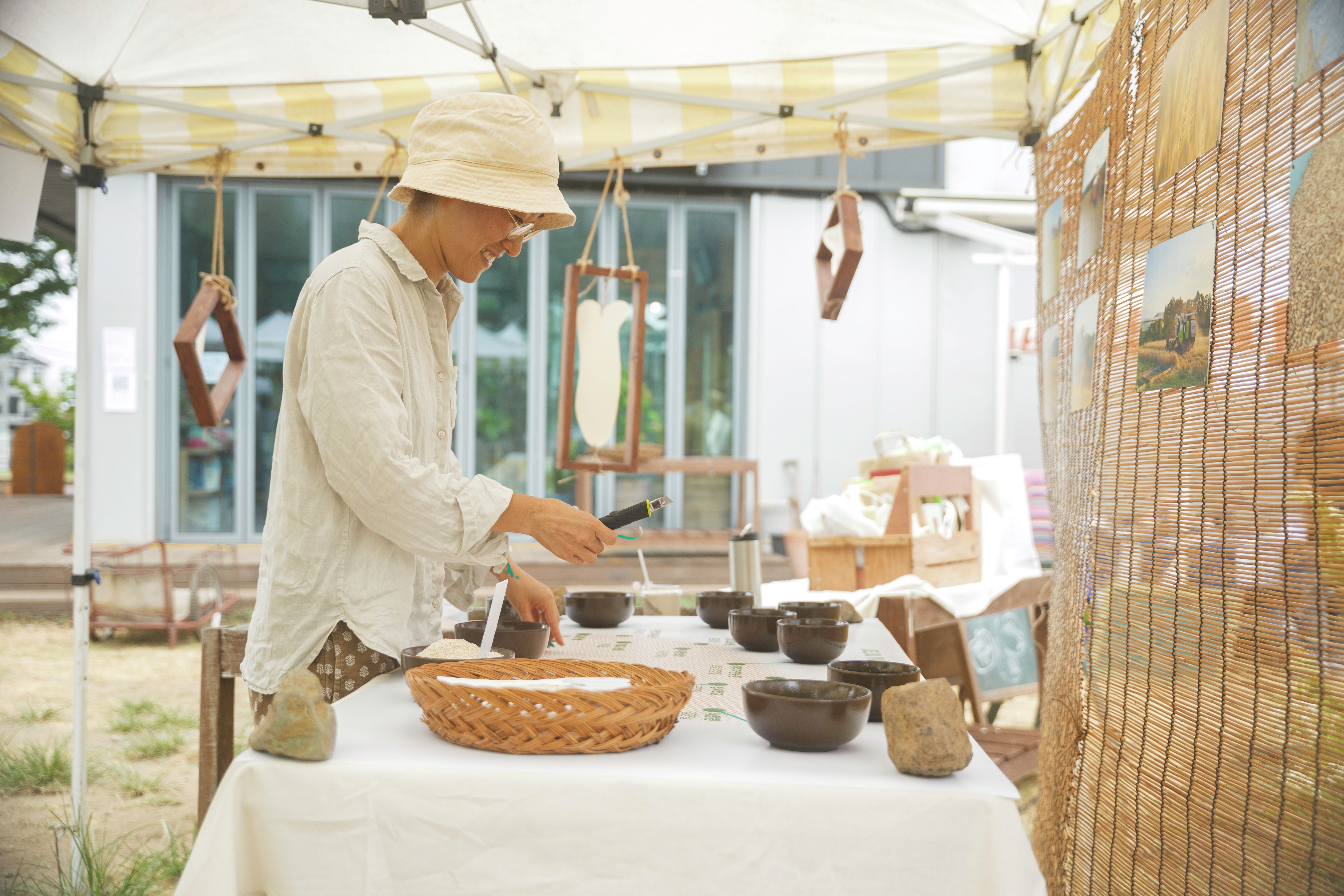 Exploring a Nearby Artisan Market: A Gentle Day Out for Adults 80+ and Their Families