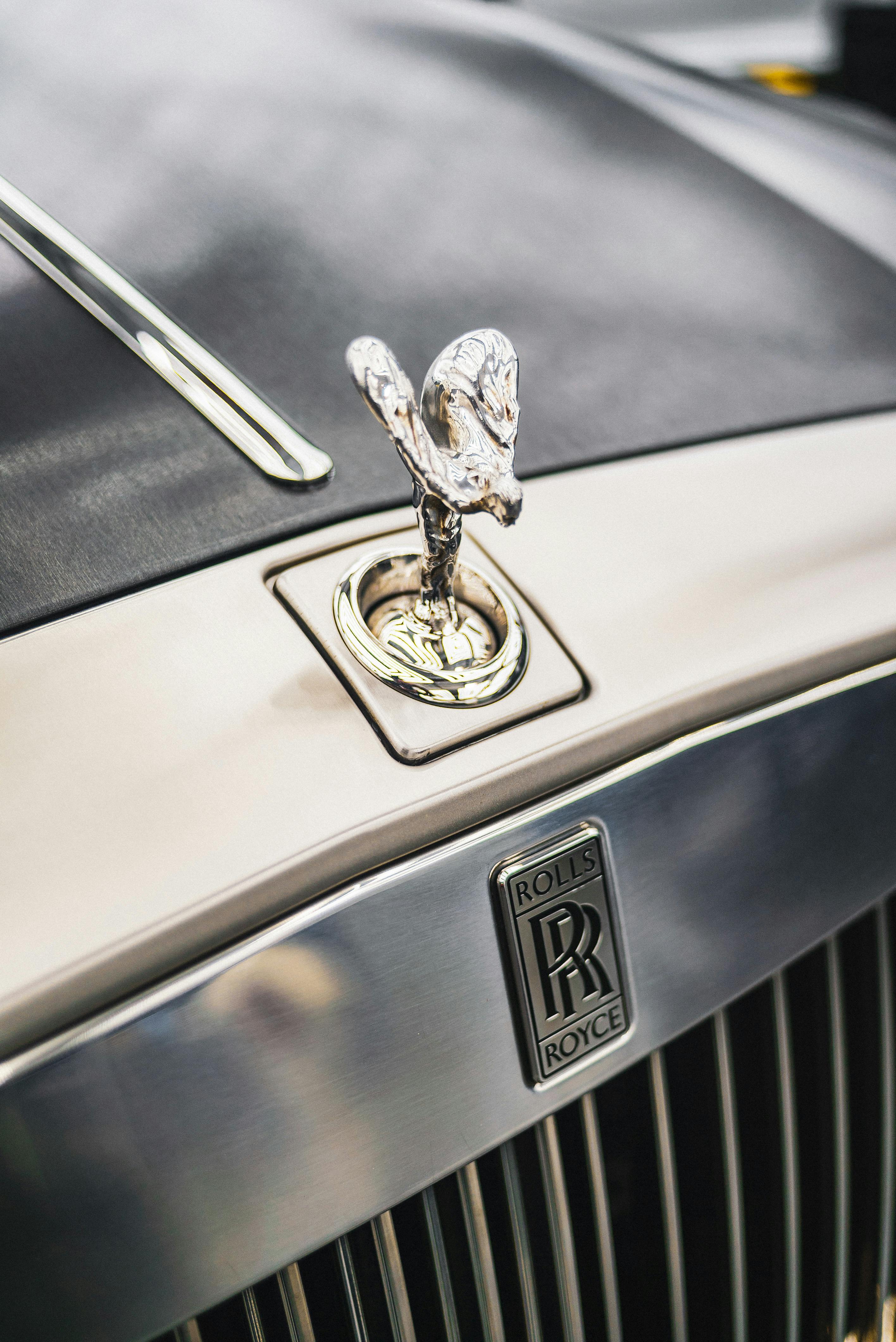 Lot 26  Rolls Royce kneeling lady mascot