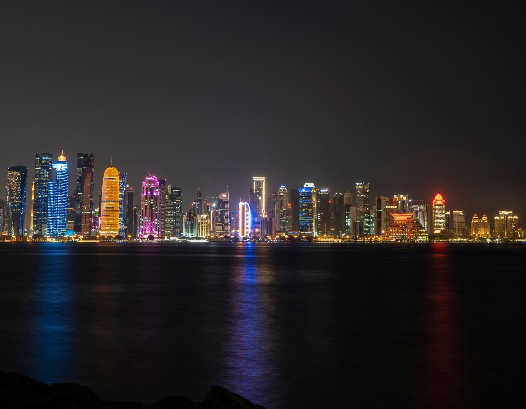 Qatar: QatarEnergy prolonga cancelamentos de GNL até novembro