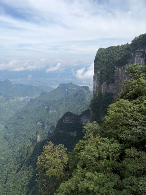 Free Breathtaking view from Tianmen Mountain showing lush greenery and dramatic cliffs in Hunan, China. Stock Photo