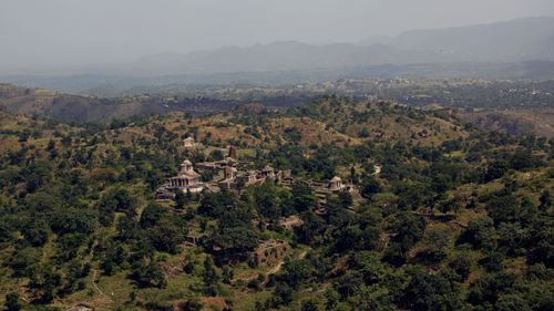 Free Aerial view of Dilwara Temples nestled in the lush Aravalli hills of Rajasthan, India. Stock Photo