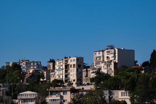 Free Residential buildings in İzmir, Türkiye, captured with a clear blue sky. Urban setting with greenery. Stock Photo