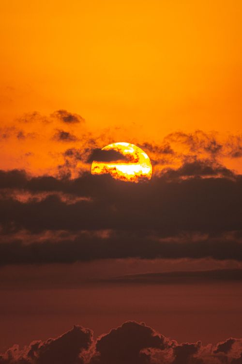 Free A stunning sunset with vibrant orange hues over the Black Sea, captured in Rize, Türkiye. Stock Photo
