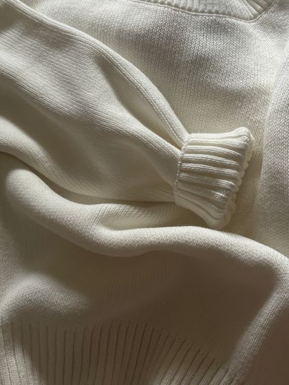Cream merino rib knit, photo by Veronika Kuracheva on Pexels
