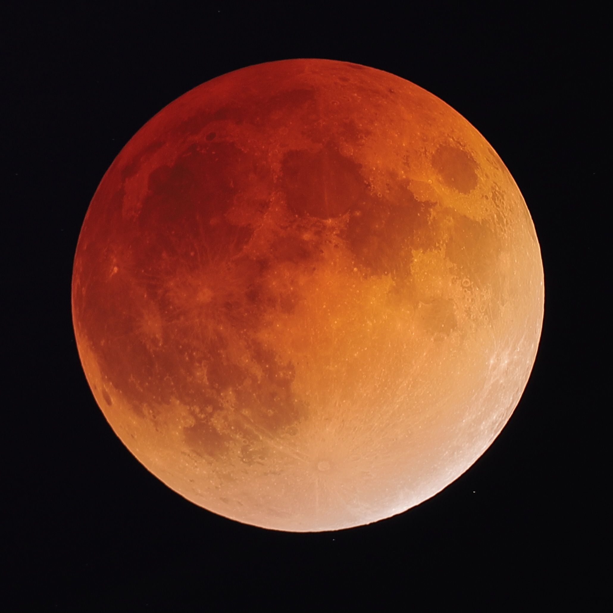 El eclipse lunar parcial de agosto dejó una imagen inolvidable para observadores