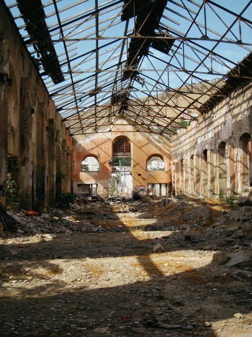 Free Explore the decaying interior of a rustic abandoned warehouse with exposed structure. Stock Photo
