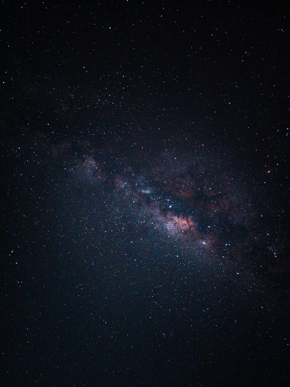 Kosmisches Himmel & Nacht – Lebendige Weltraum-Wallpaper (von Bagas Putra, 6144×8192, #38952877)