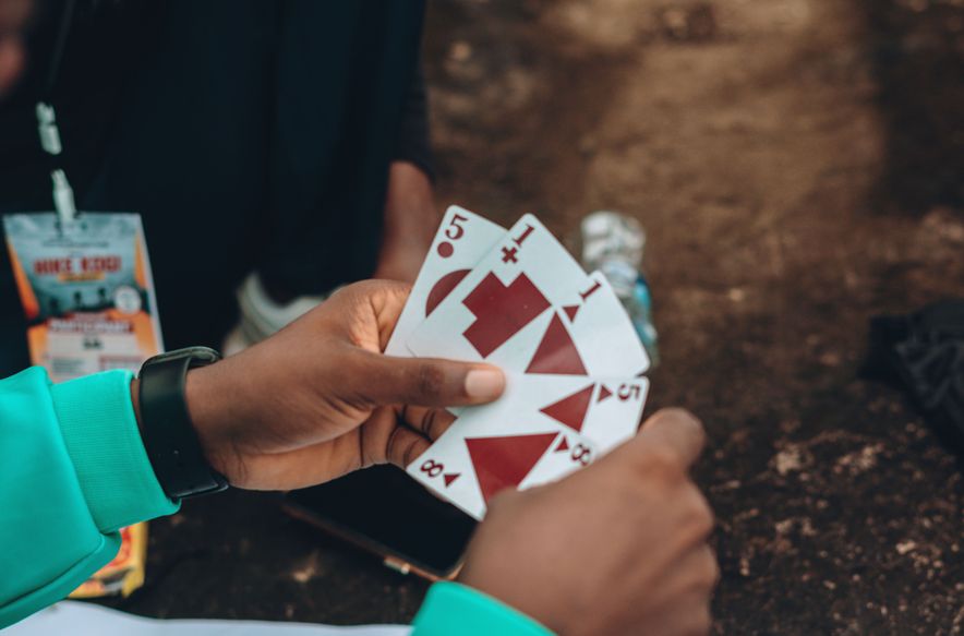 Vergleich zwischen Online-Casino und traditioneller Spielbank