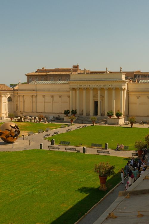 Free View of the Vatican Museums courtyard in Rome with lush green lawns and iconic architecture. Stock Photo