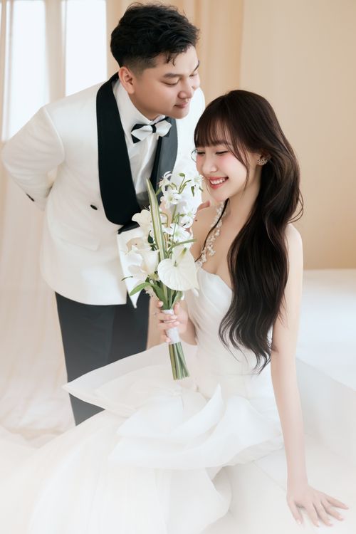 Free A happy bride and groom in elegant attire, sharing a joyous moment indoors. Stock Photo