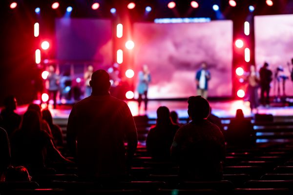 Stage lights over a crowd — photo by Caleb Oquendo on Pexels