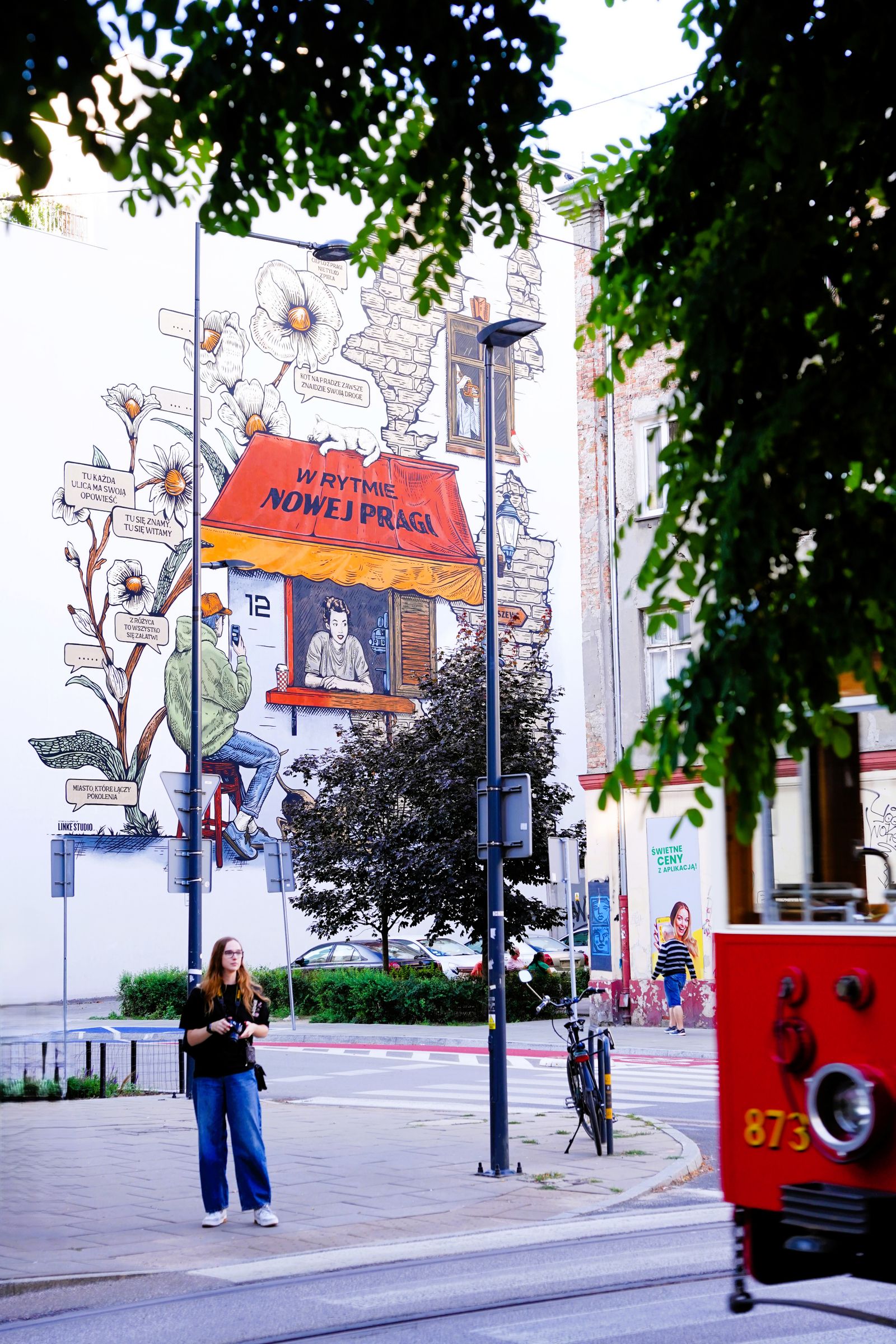 Cazare în Varșovia: mural în Nowa Praga