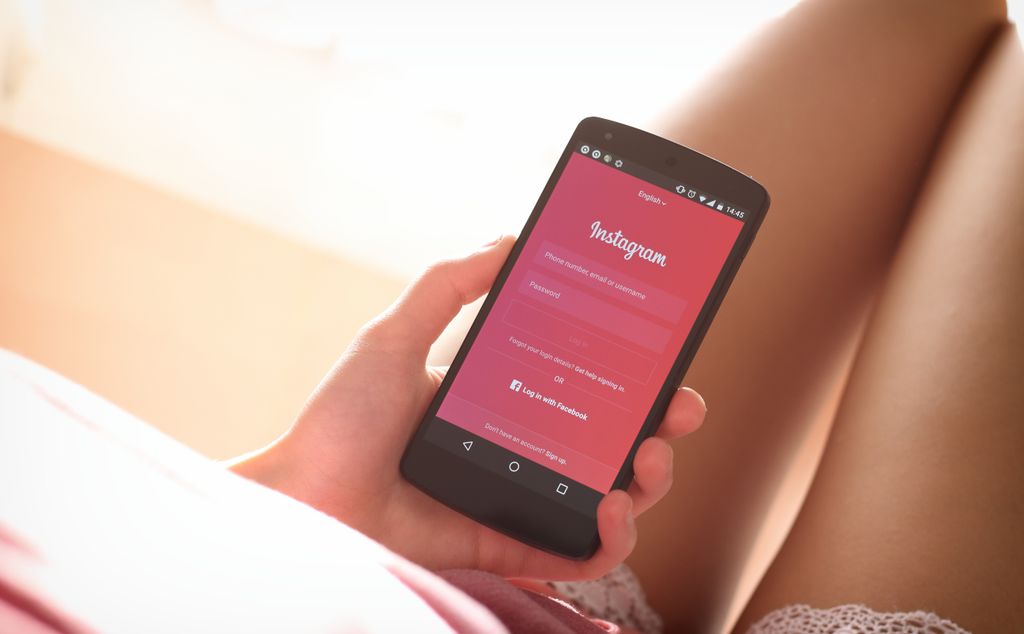 Online dating: starting a conversation on a niche platform
