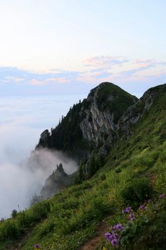 Serene mountain peaks and lush greenery at dawn in Rize, Turkey.
