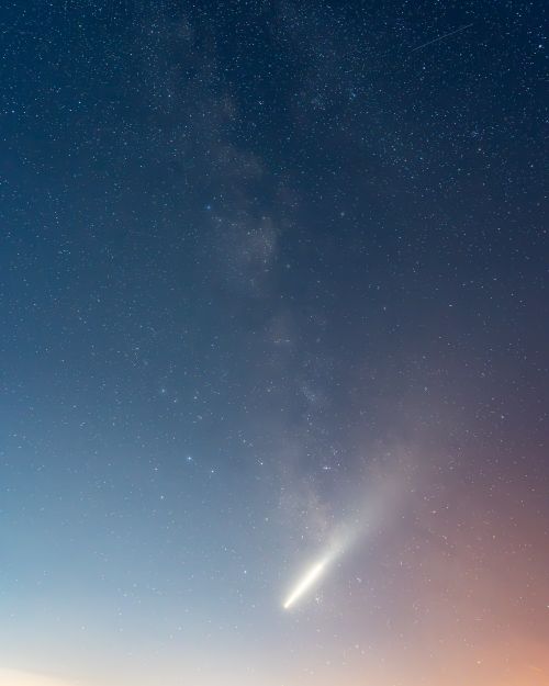 Free A stunning view of a comet against a starry night sky with a hint of twilight colors, captured in Yalova. Stock Photo