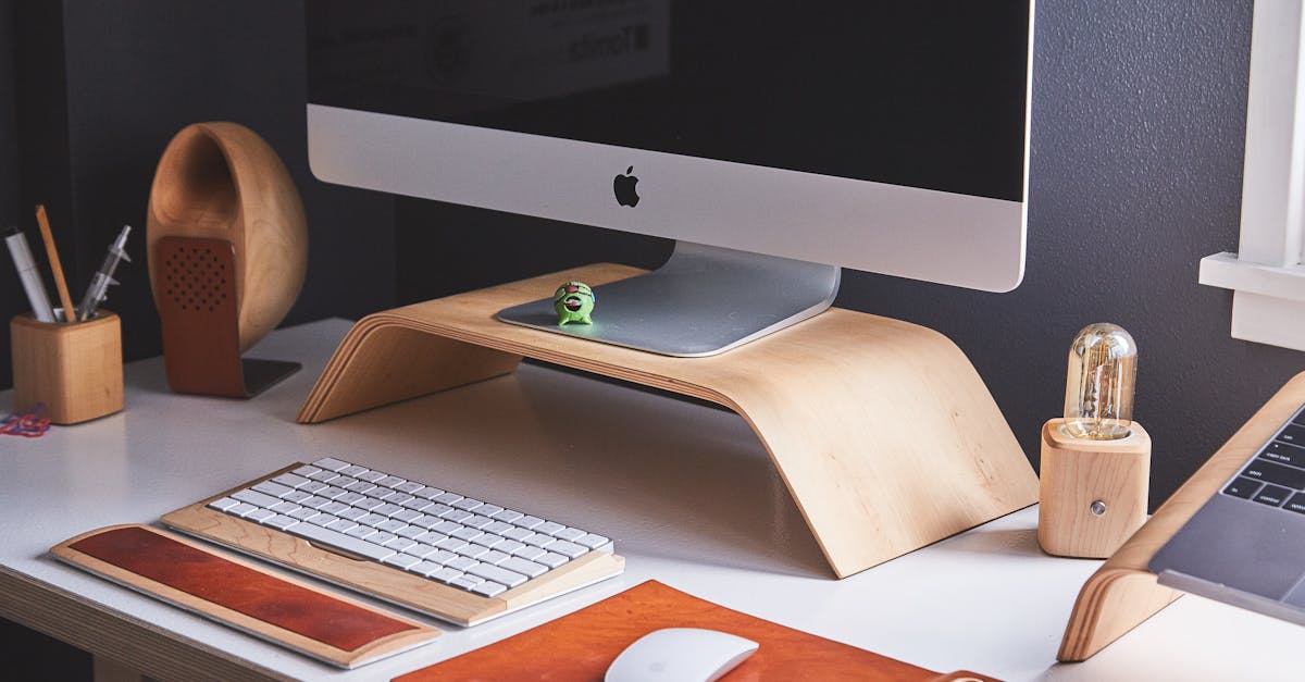 How to connect USB mouse to MacBook Pro