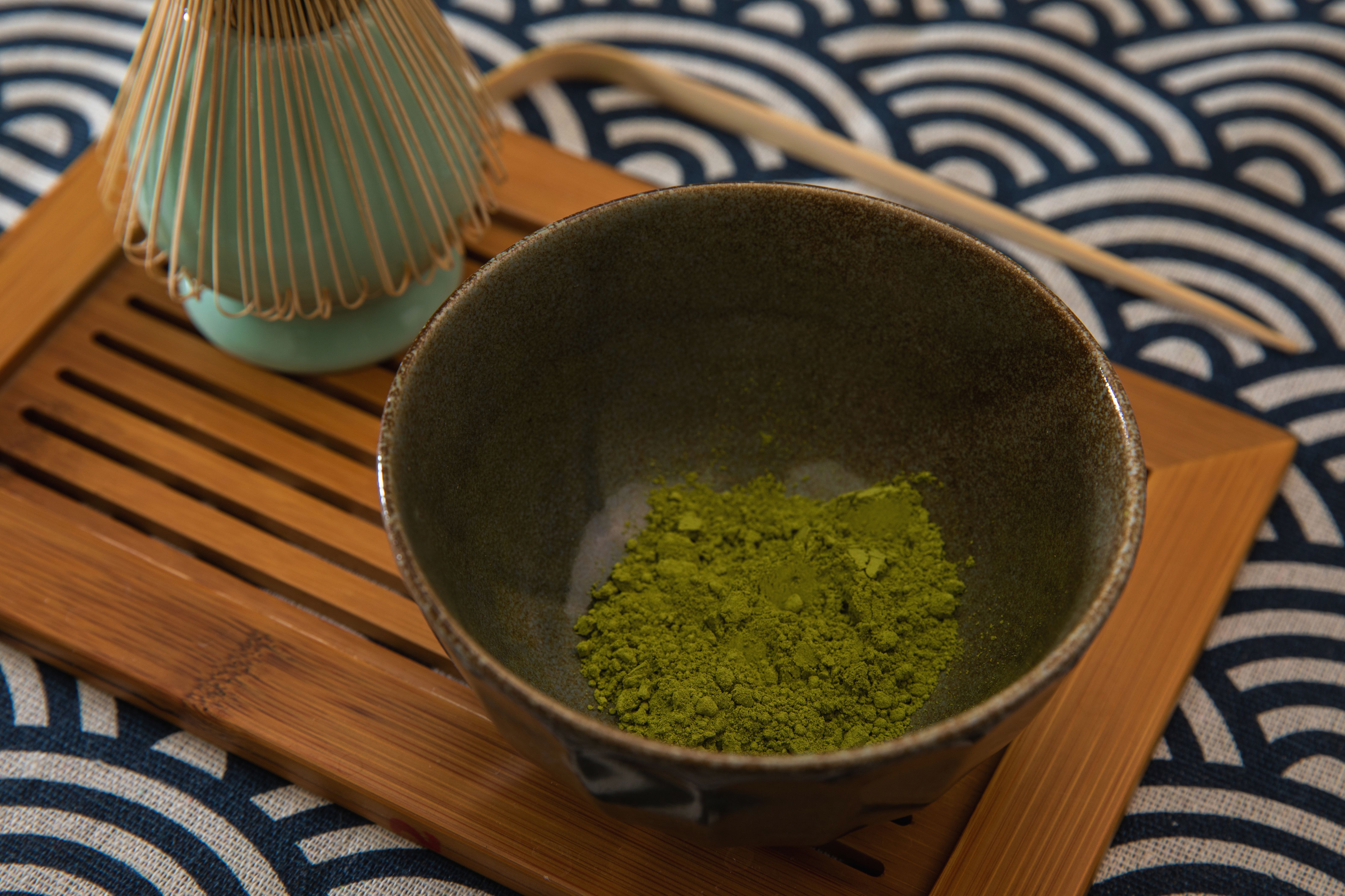 Thé matcha : bienfaits et différences avec le thé vert - Choisir un matcha de qualité et le consommer avec prudence