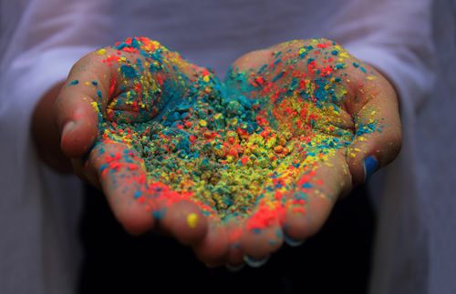 Free Close-up of colorful powder in hands, symbolizing India's vibrant Holi festival. Stock Photo