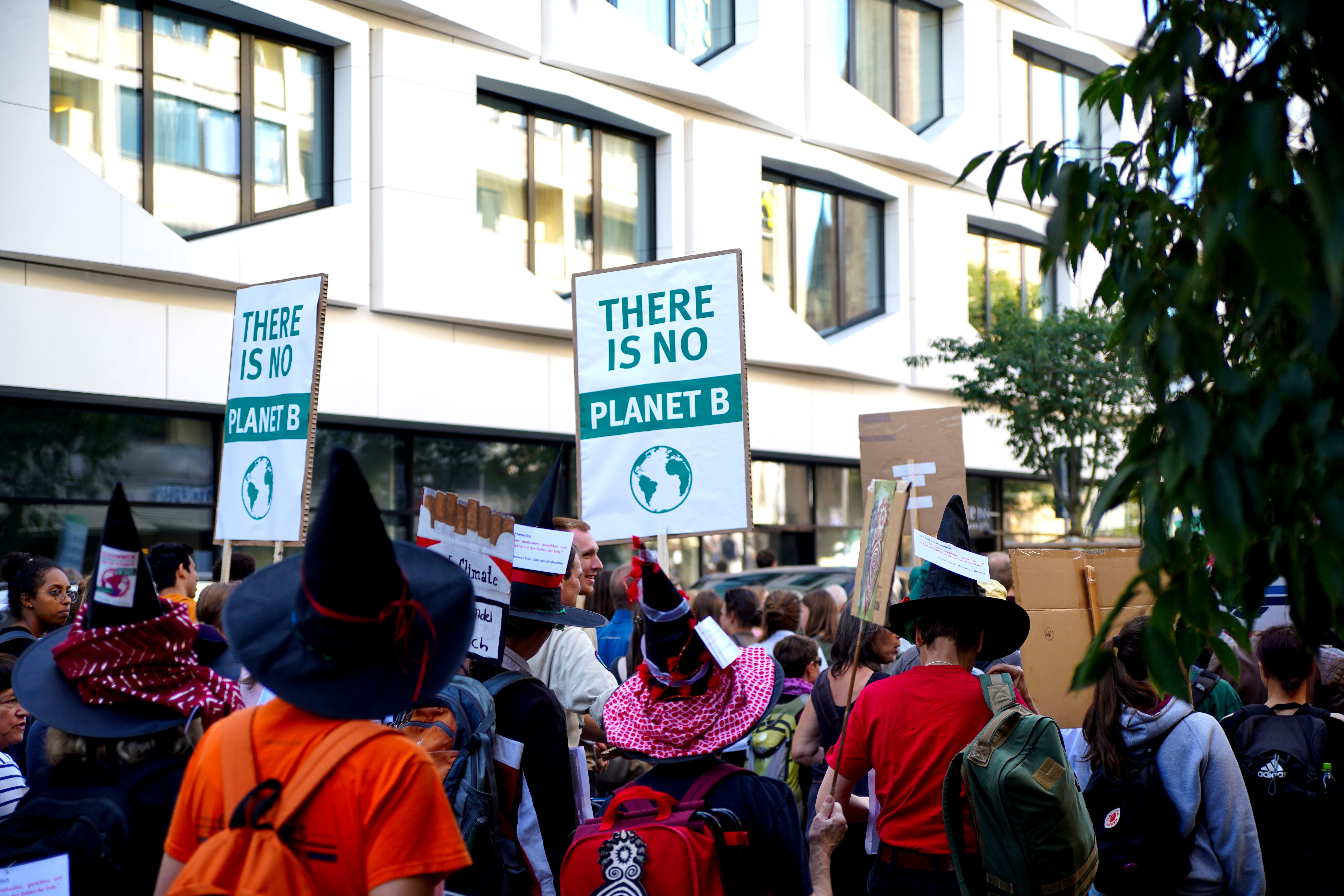 Thousands Join Paris Climate March as Demonstrations Spread Across France