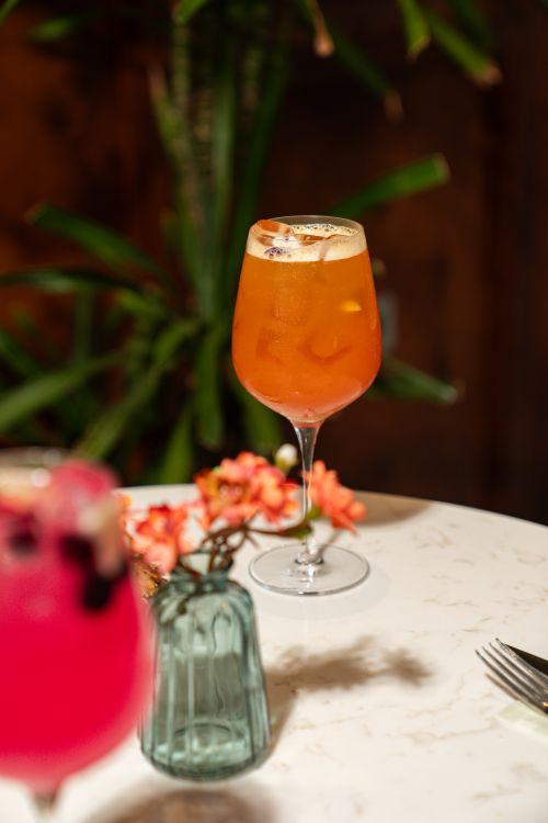 Free Elegant cocktail presentation on a marble table with floral decoration. Perfect for dining venues. Stock Photo