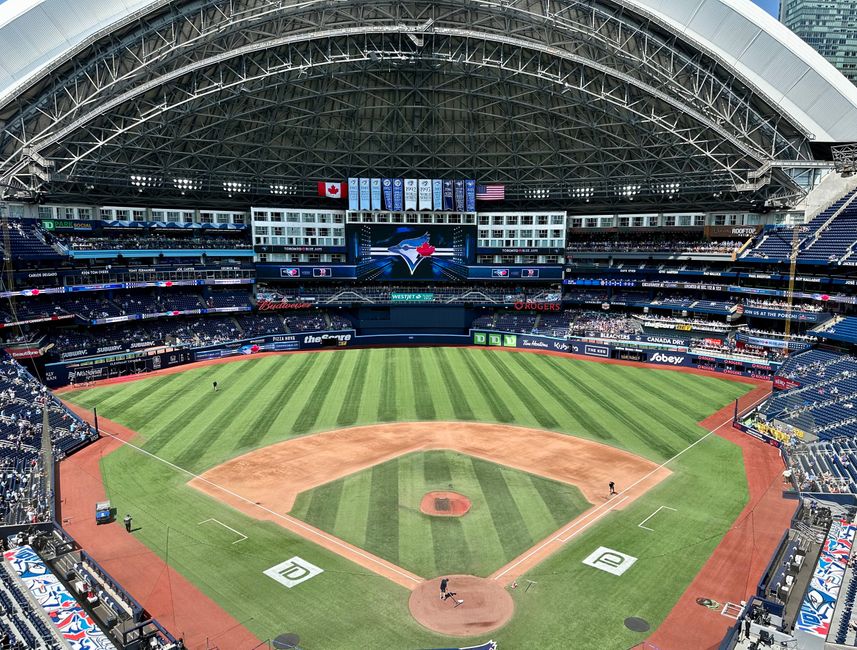 Blue Jays Trim Wild-Card Gap on Guardians, But Cleveland Holds a Game in Hand