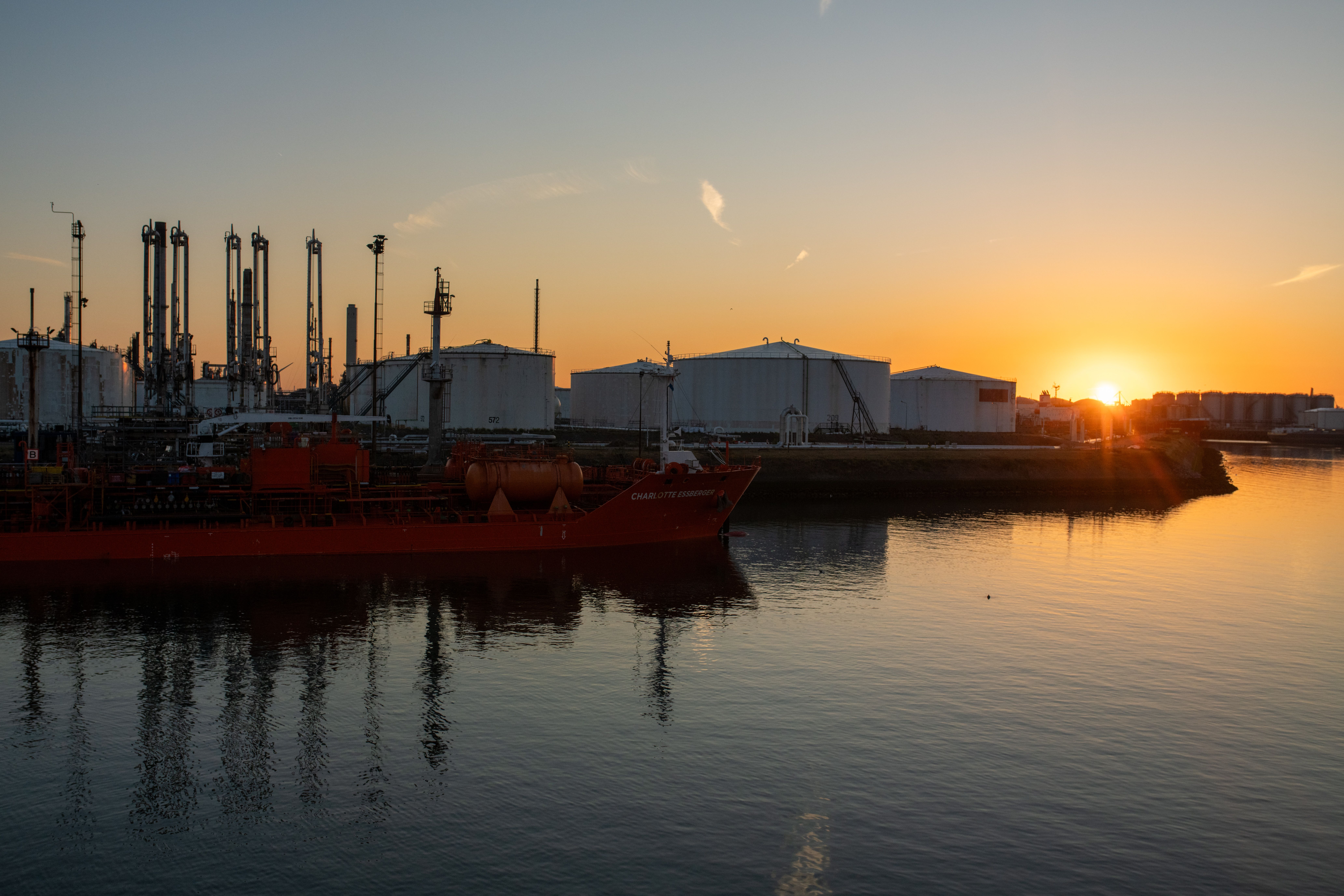 Un pétrolier de la flotte fantôme russe quitte enfin le port de Marseille