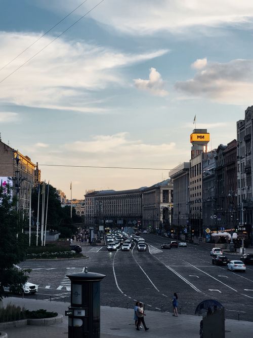 Free Bustling city street with classic architecture at sunset. Stock Photo