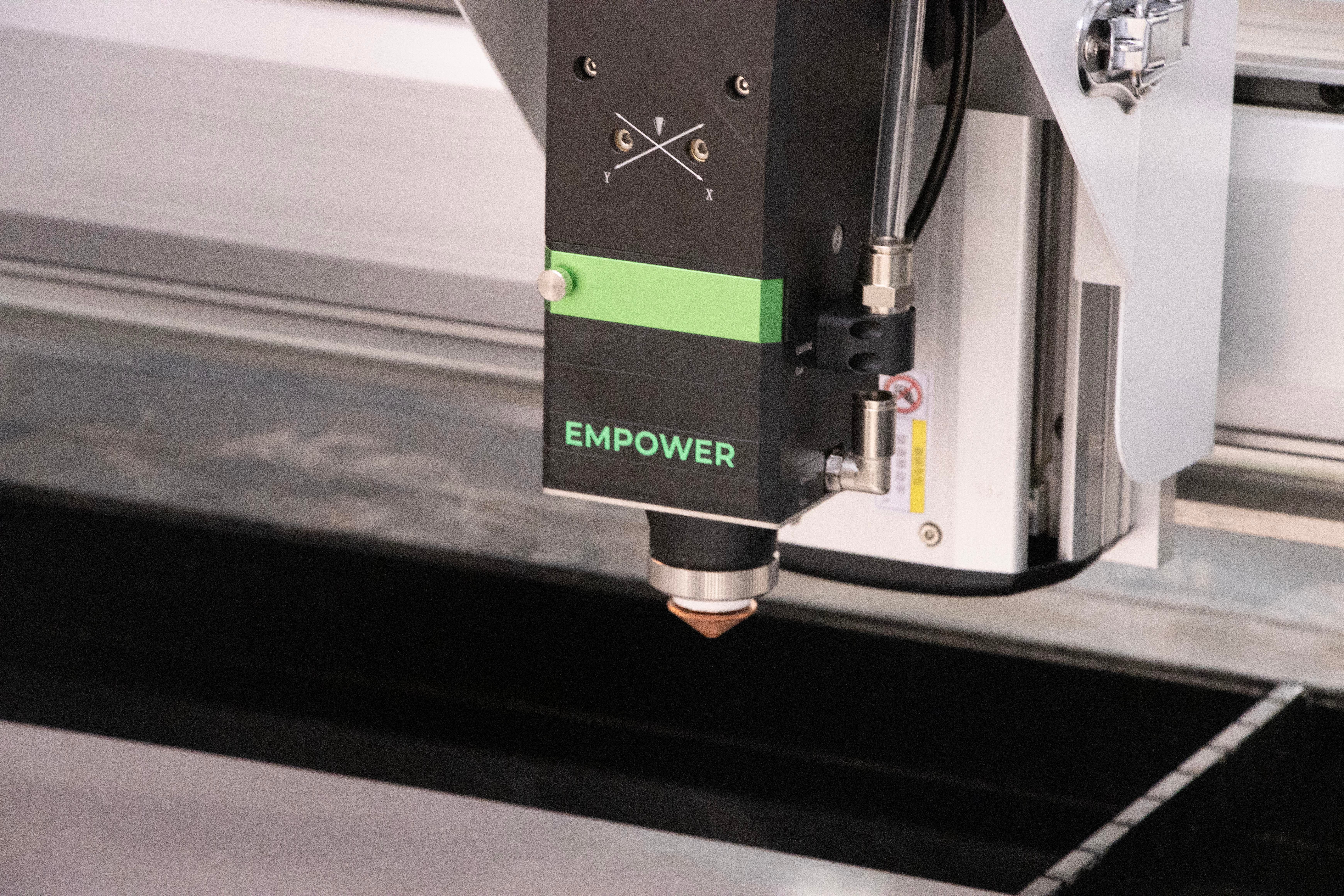 Enovis shares slump to 52‑week low of $19.12