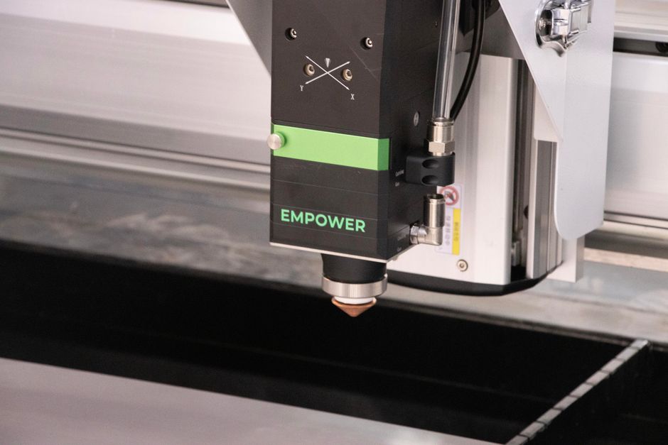 Enovis shares slump to 52‑week low of $19.12