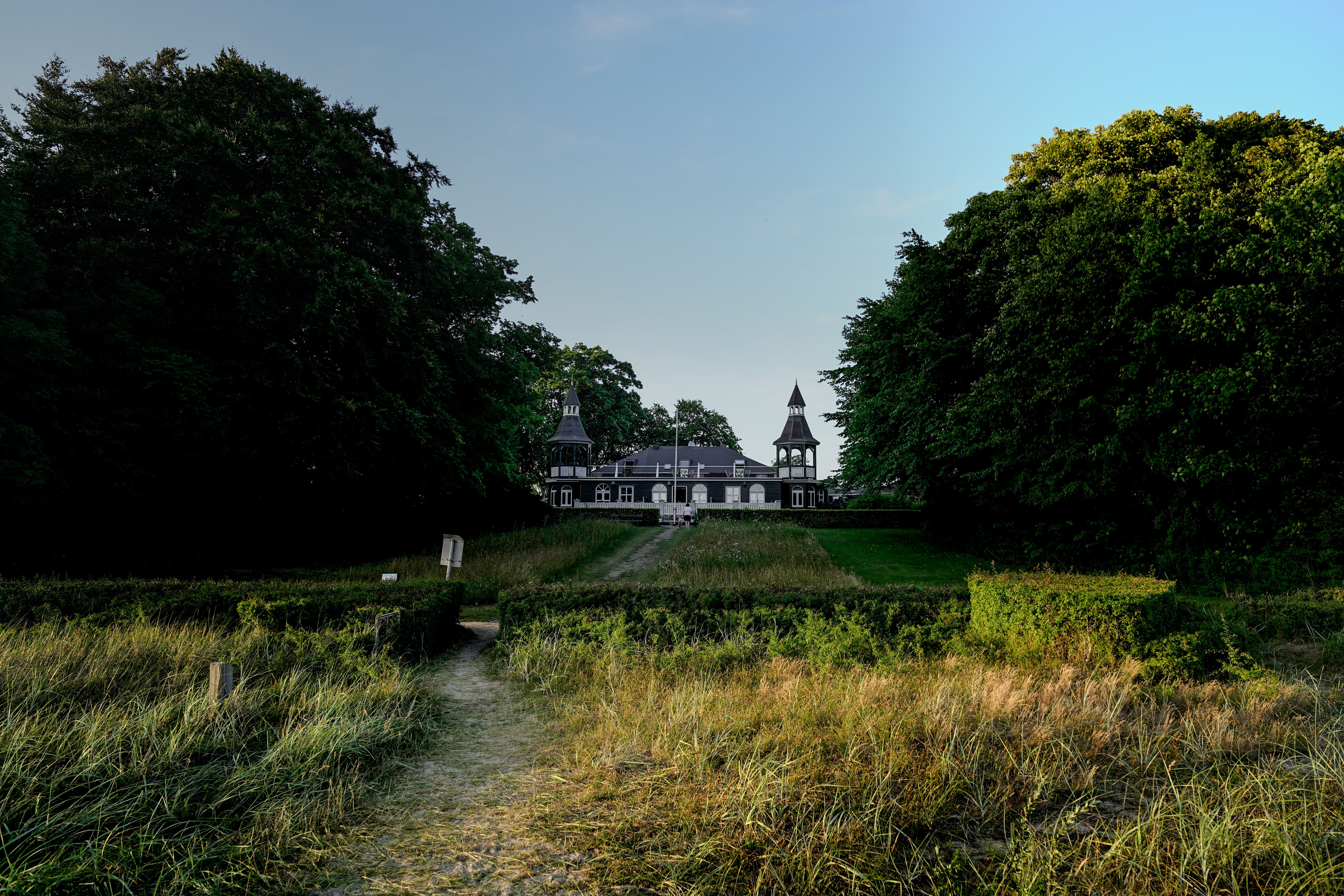 Look at Villa Jongerius on the Kanaalweg