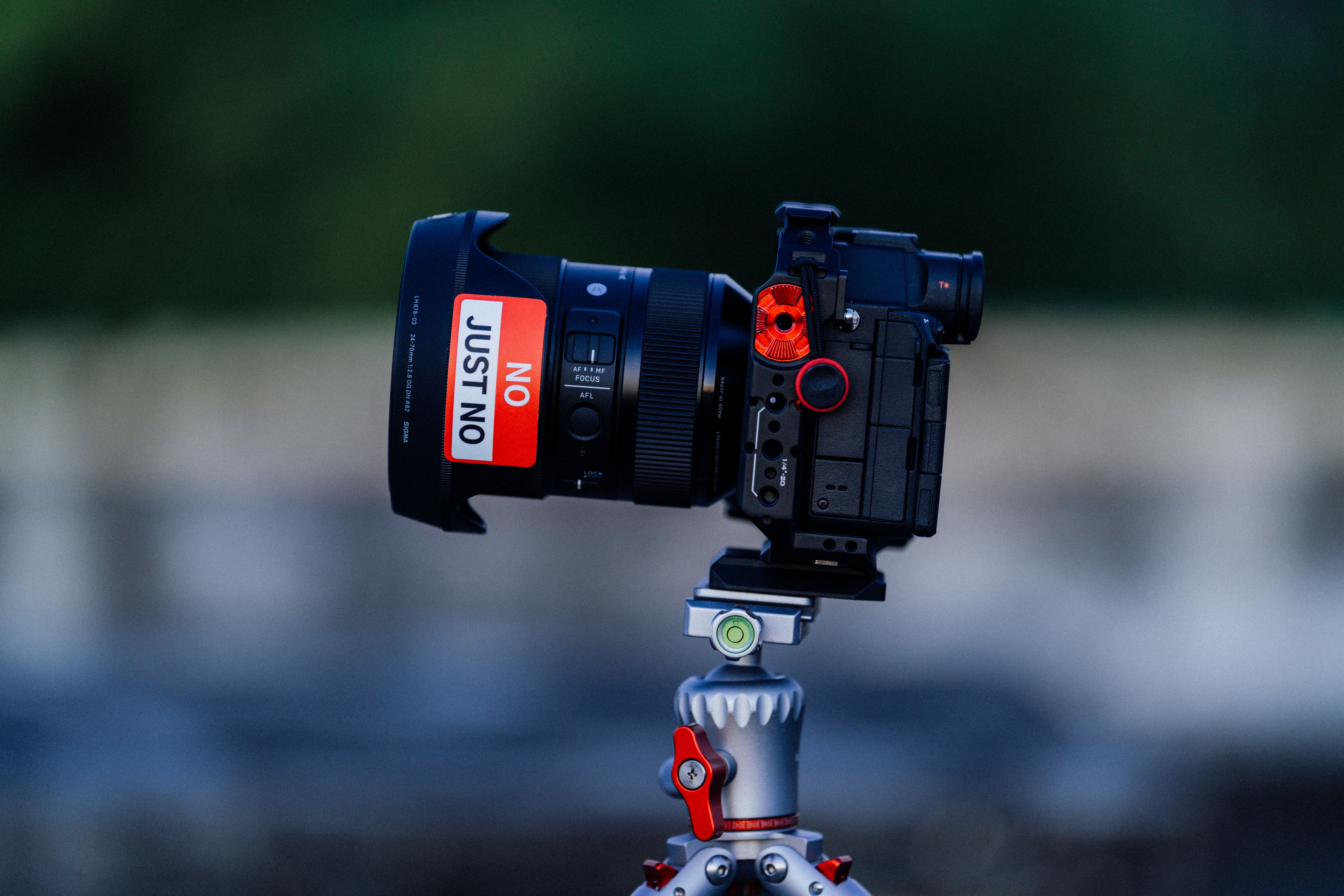 Comparação entre objetiva adaptada e objetiva nativa montadas em corpo mirrorless