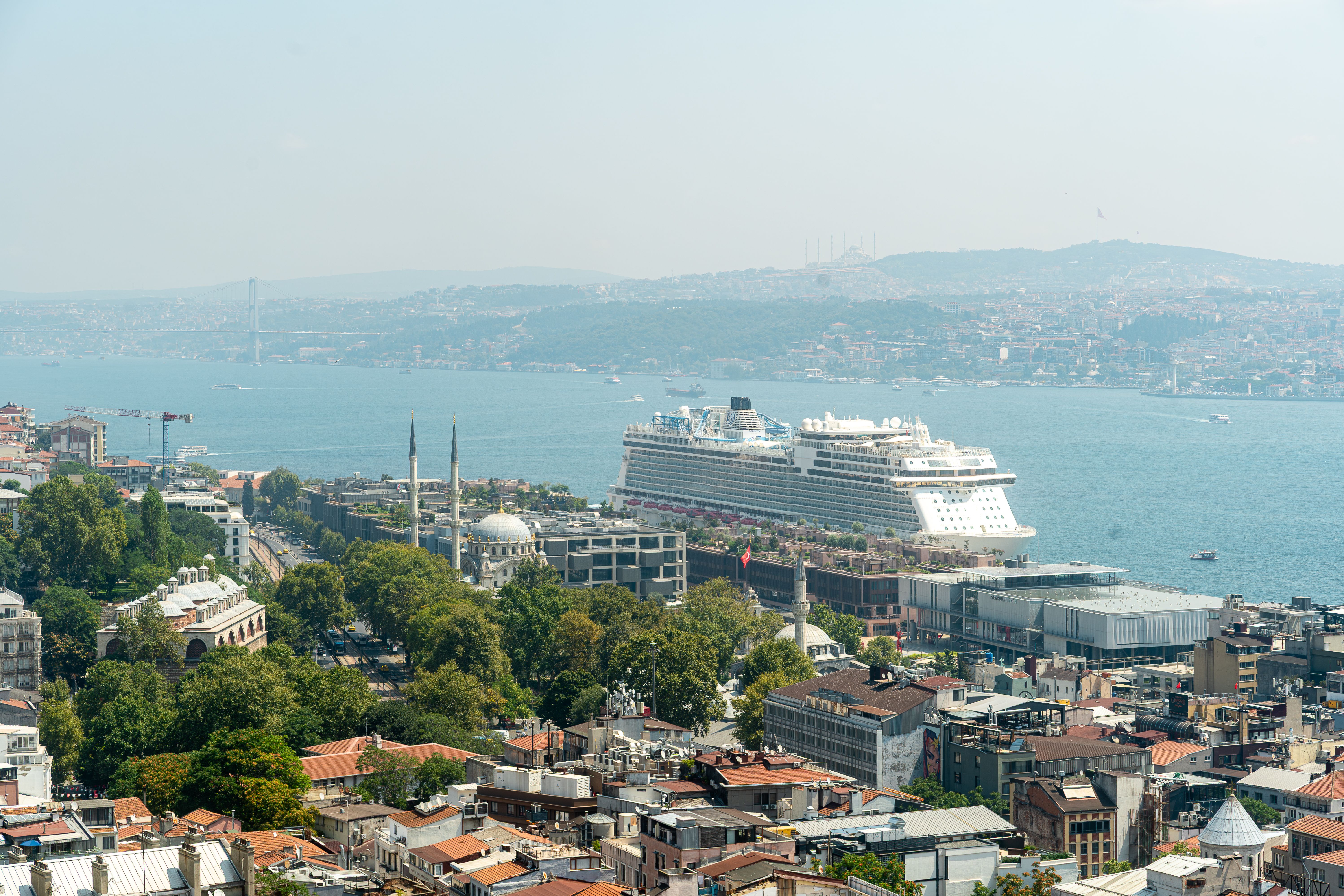 FRO VLCC Rates Surge Amid Middle East Shipping Risks