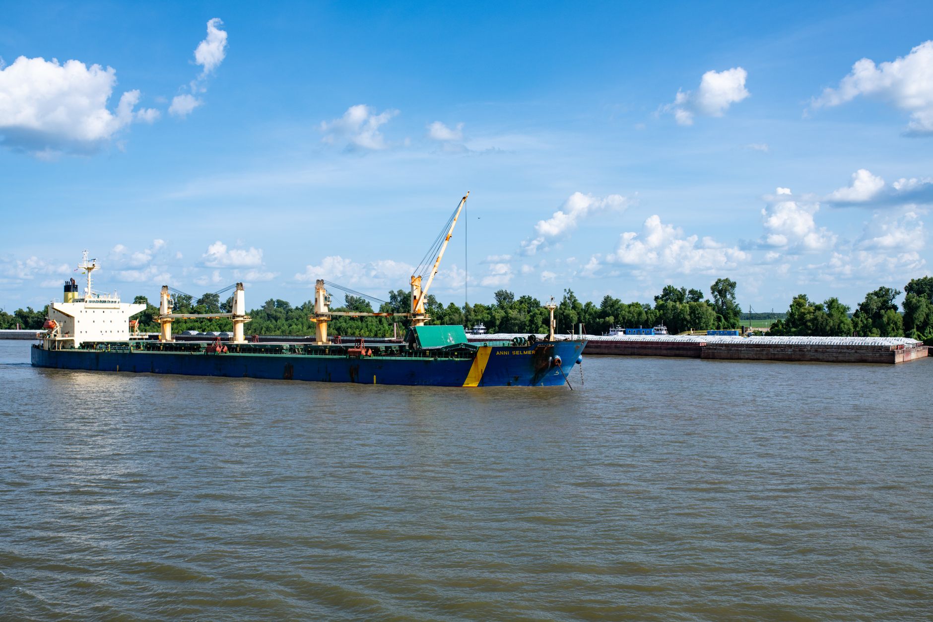 Biến động chi phí logistics và giá nguyên liệu: Thách thức và cơ hội cho thị trường FMCG Việt Nam