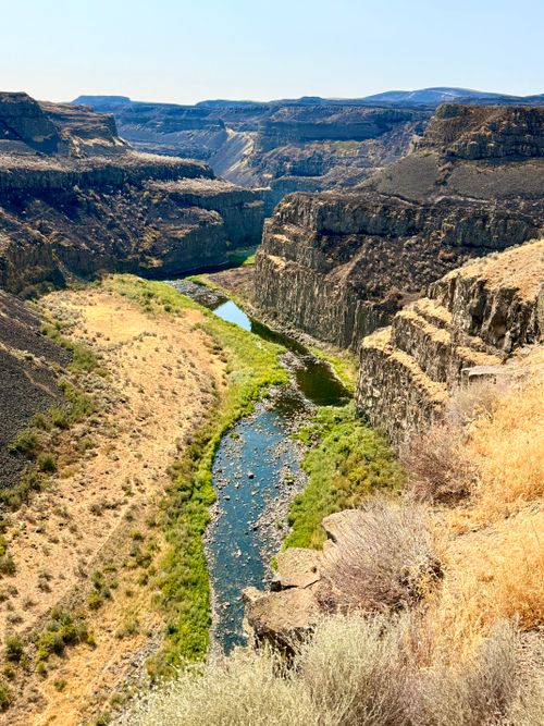 Free Breathtaking landscape of Snake River Canyon with vivid rock formations and greenery. Stock Photo