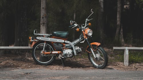 Darmowe zdjęcie z galerii z vintage honda motorbike