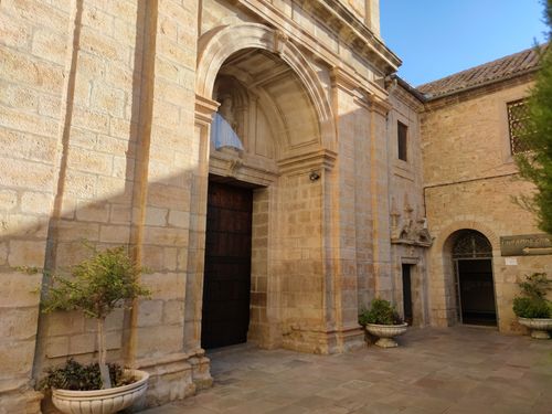 Free Historic stone entrance of a convent in Jaén, showcasing classic Spanish architecture. Stock Photo